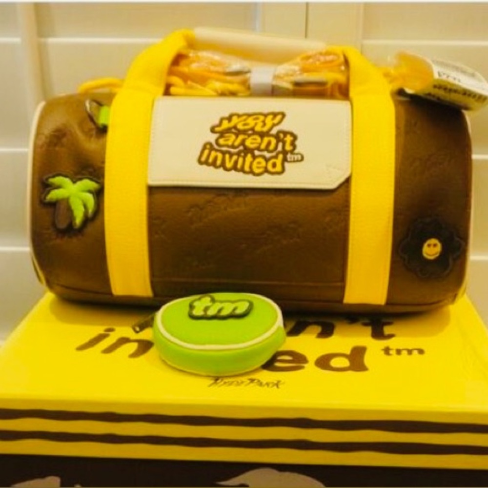 Authentic HYDE PARK TRAVEL DAY DUFFLE-CIGAR BRAND NEW IN BOX